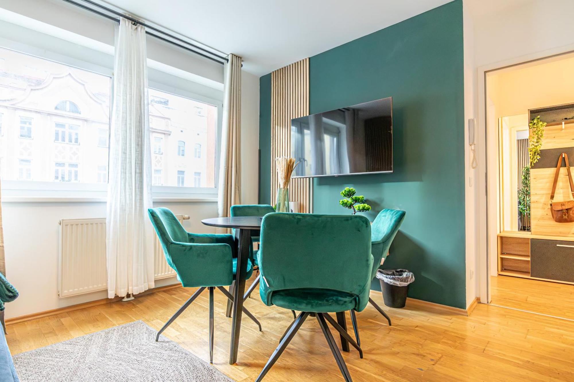 Apartamento Charming 1Br, Steps From Reumannplatz U1 Viena Exterior foto