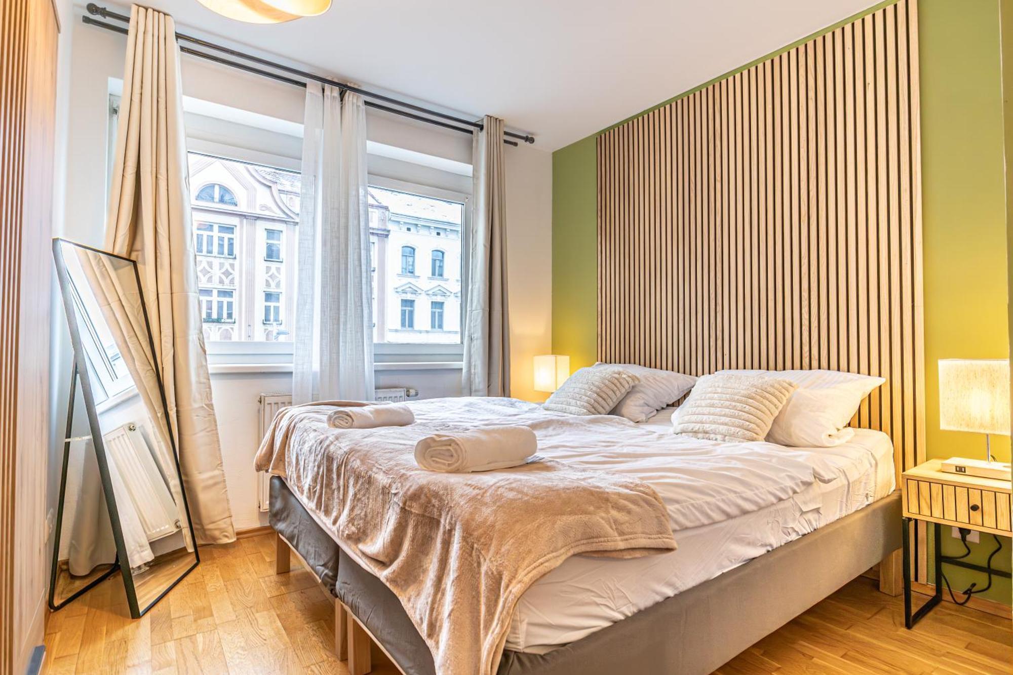 Apartamento Charming 1Br, Steps From Reumannplatz U1 Viena Exterior foto